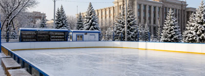 Каток у ДК Авангард